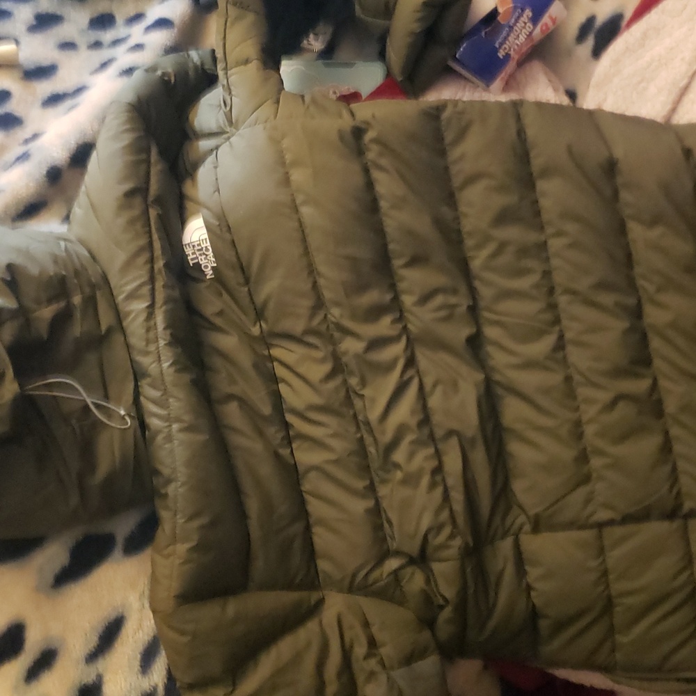 The North Face Puffer Jacket - Forest Green Adult Size Small - Picture 2 of 4